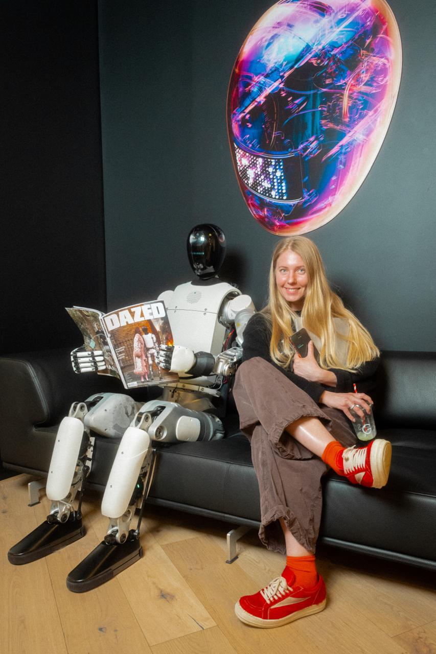Humanoid life photo 5